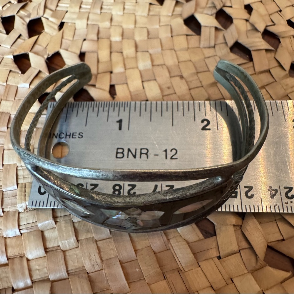 Vtg Mexico Alpaca Silver Tone Cuff Bracelet Floral Abalone Mother of Pearl Inlay - Picture 4 of 5